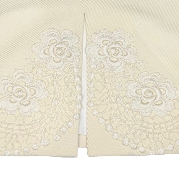Valentino 𑁍 Chic Rose Lace Appliqué Ribbed Wool Pencil Skirt 𑁍 Cream 𑁍 4 - Picture 6 of 16